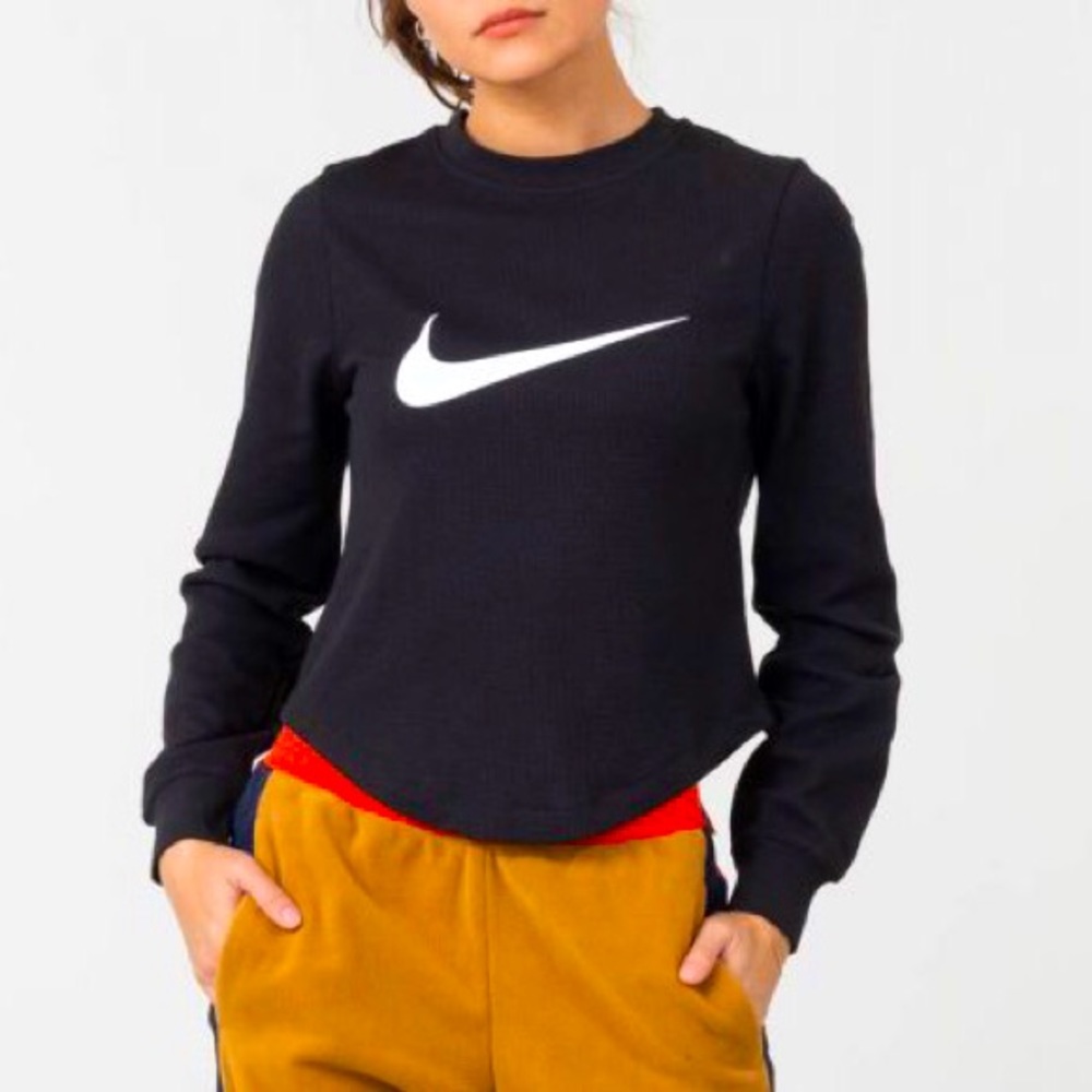 Nike Swoosh Long-Sleeve Top